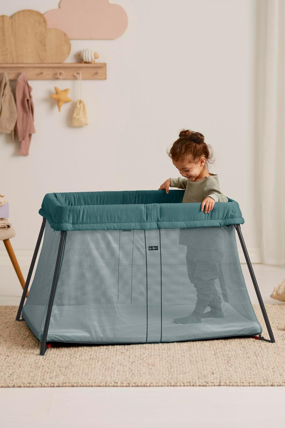 BabyBjörn Cuna de Viaje Light, Verde Oscuro - detalle del producto