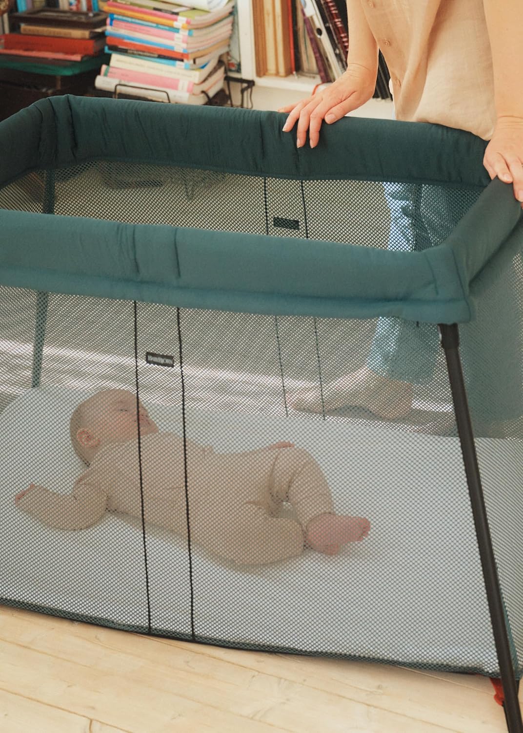 BabyBjörn Cuna de Viaje Light, Verde Oscuro - detalle del producto