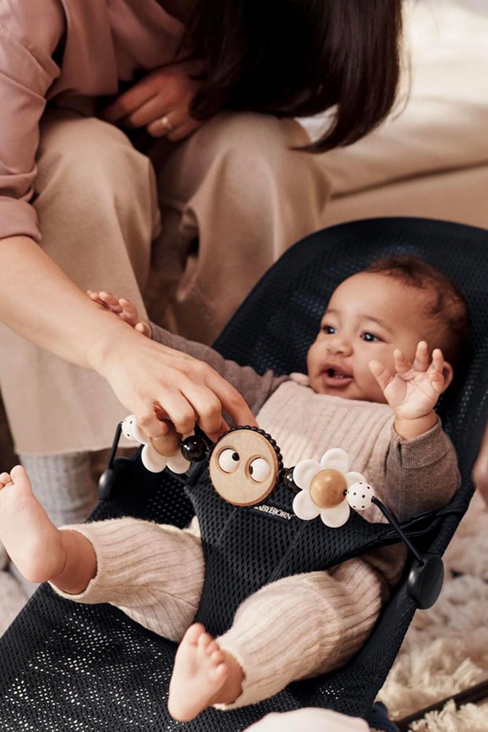 BabyBjörn Juguete para Hamaca, Ojitos traviesos Blanco y Negro - característica 4