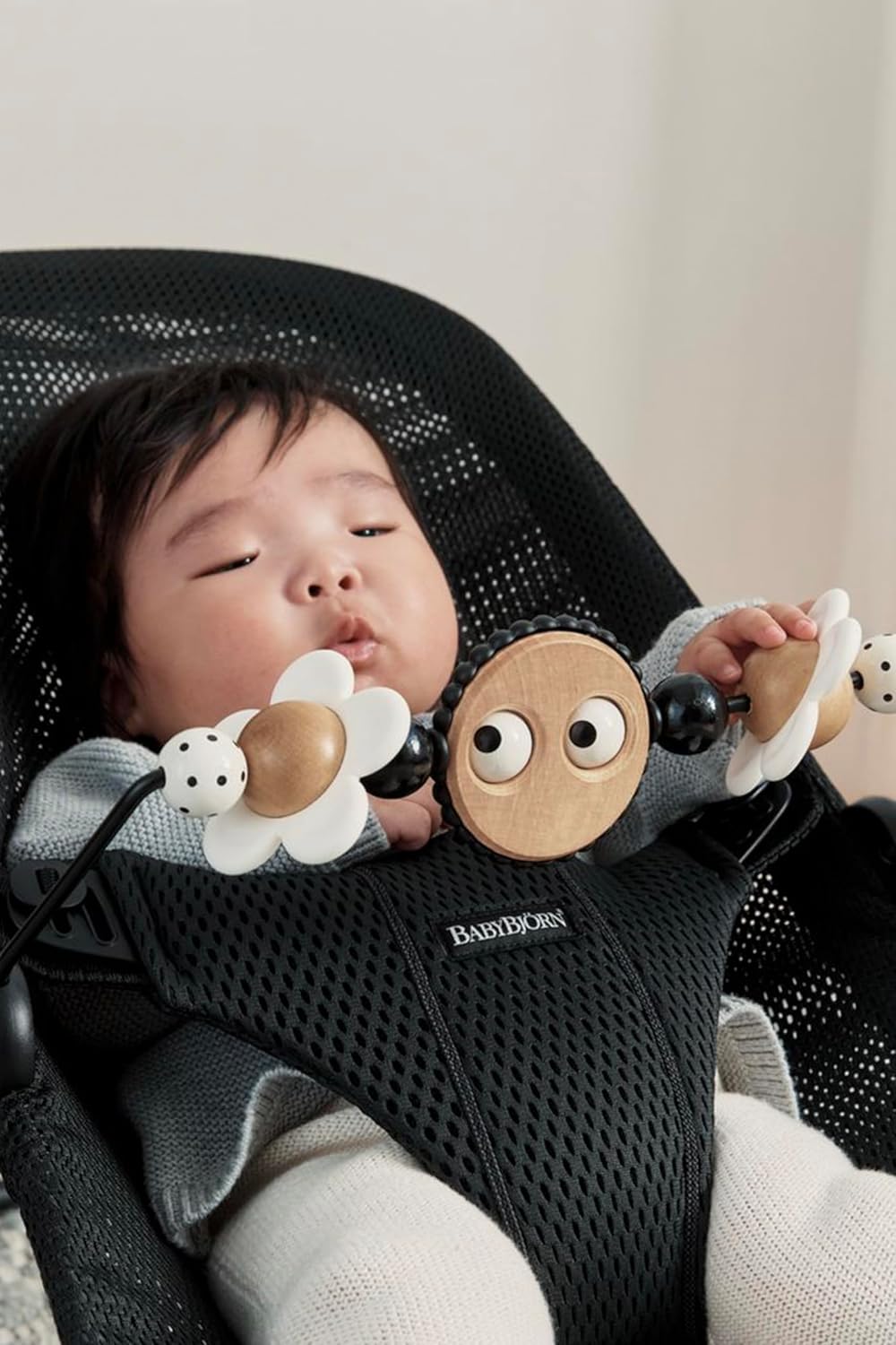 Imagen de producto BabyBjörn Juguete para Hamaca, Ojitos traviesos Blanco y Negro