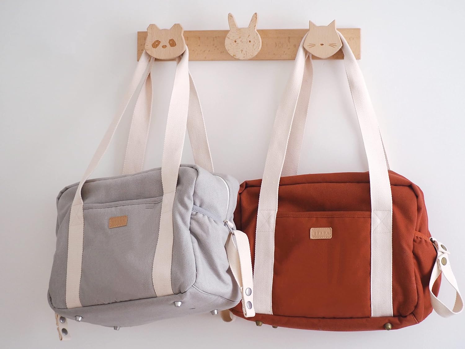 Béaba Bolso Cambiador para Bebé, Práctico, 10 Bolsillos Interiores y Exteriores, Enganche Integrado para Cochecito, Cambiador